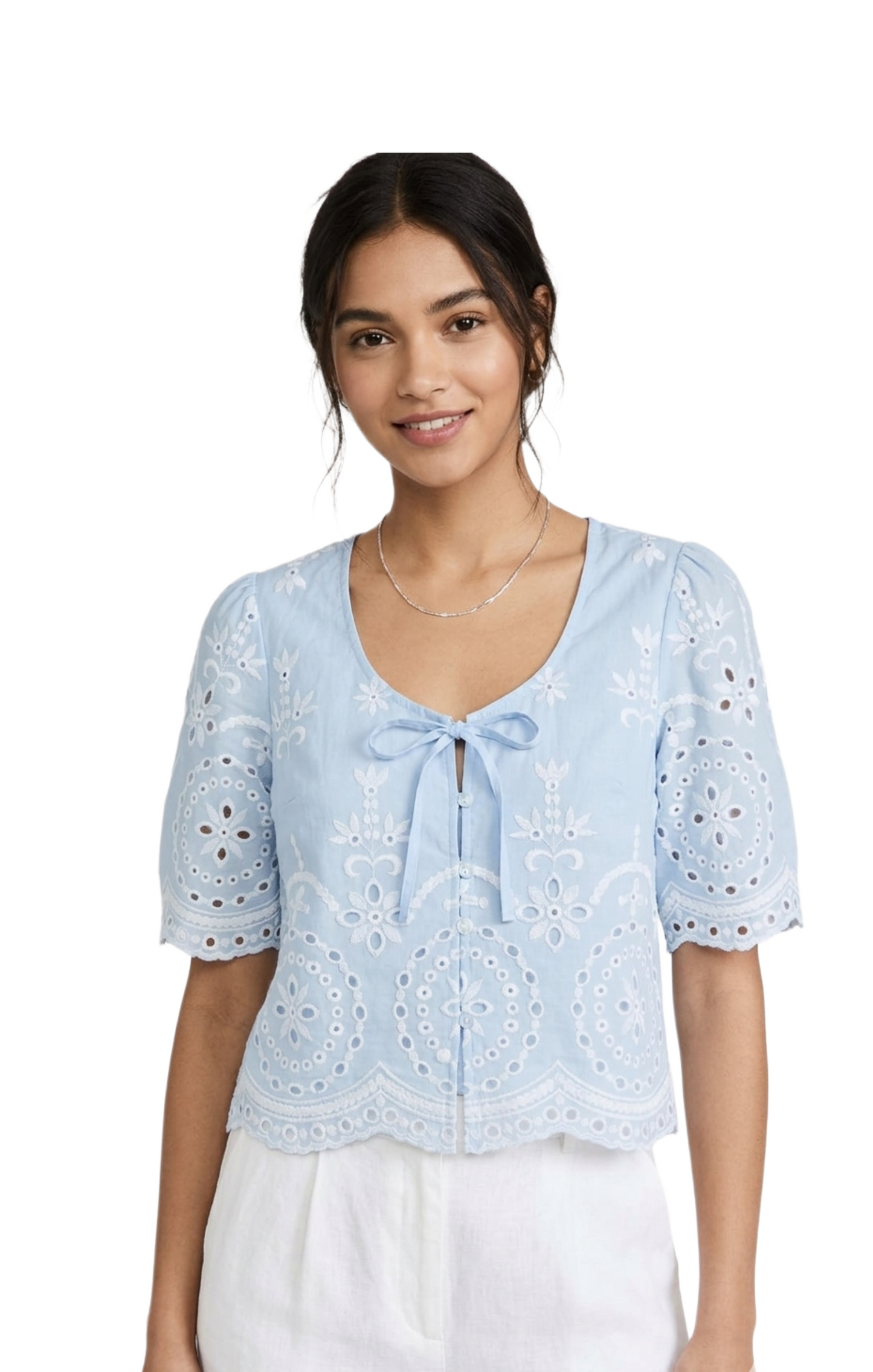 Blusa azul con bordado de flores abotonada