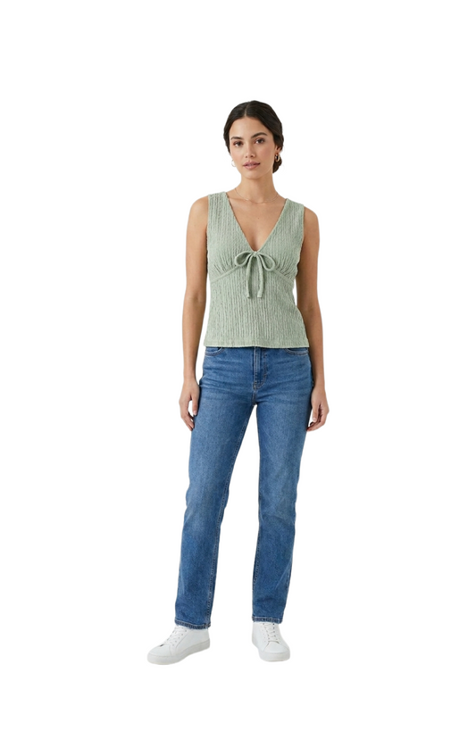 Blusa verde acanalada con escote en V y amarre en pecho
