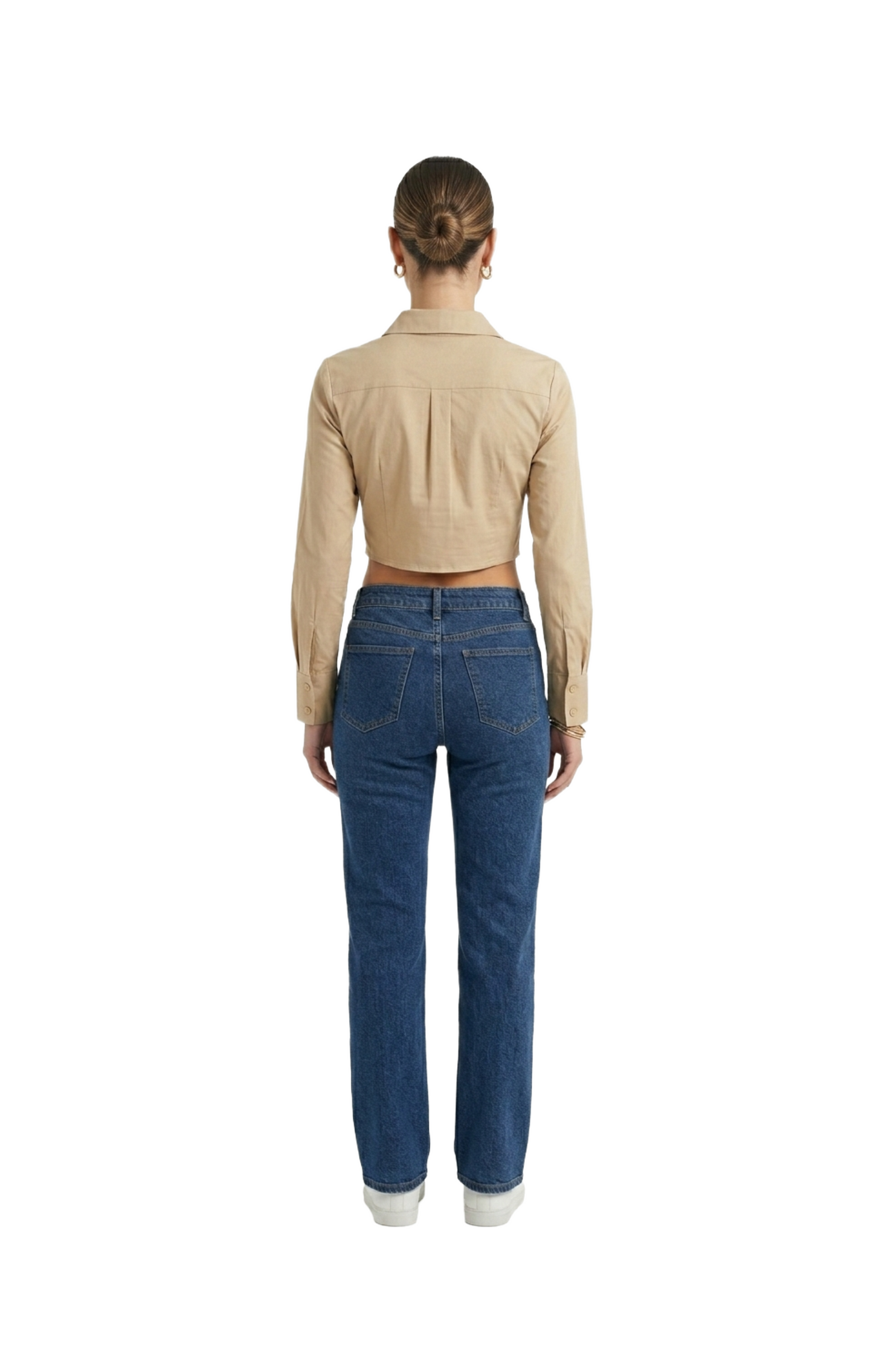 Crop top beige abotonado con plisado en pecho