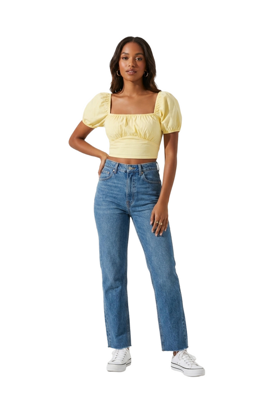 Crop top amarillo tipo campesino con amarre en cintura
