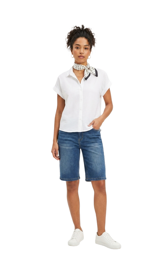 Short bermuda de mezclilla con ligero deslavado