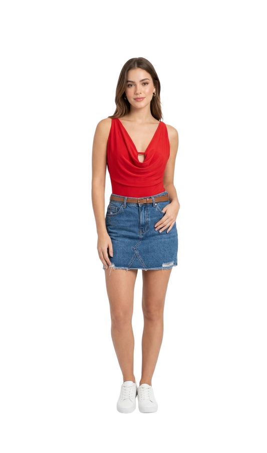 Pantiblusa roja con cuello holgado