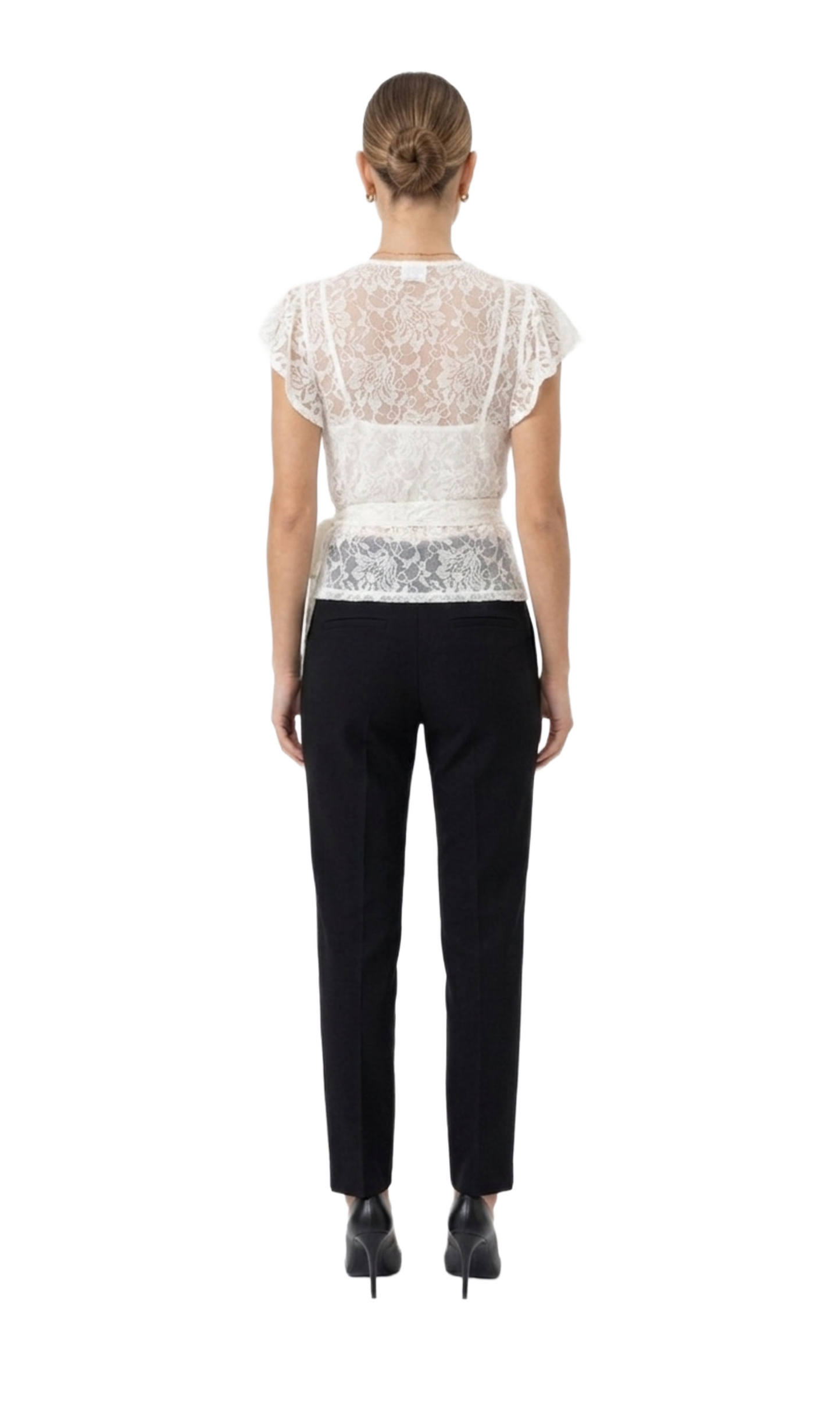 Blusa blanca de encaje con amarre lateral