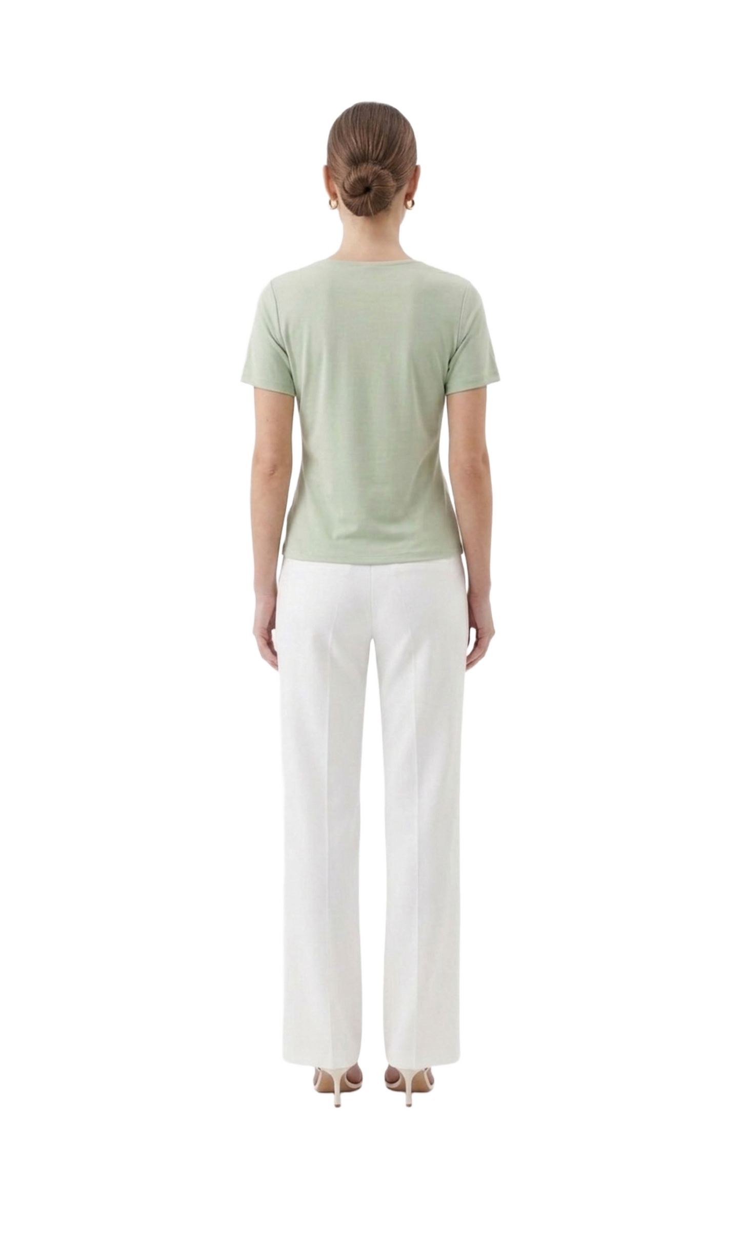 Blusa verde pistache con detalle de metal en hombro