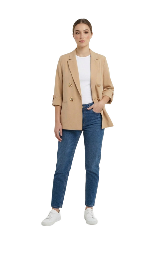Saco beige con botones desiguales manga tres cuartos