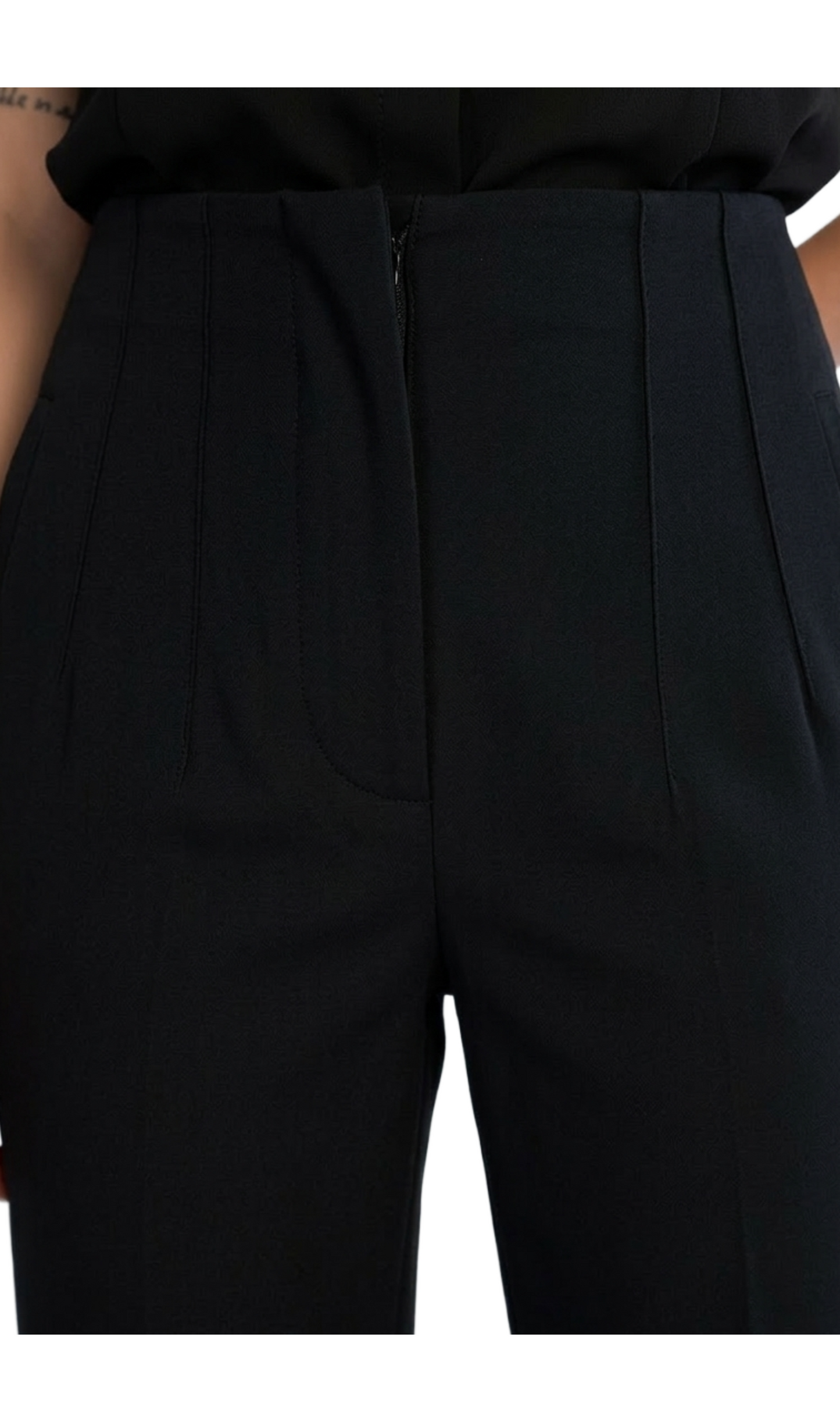 Pantalón beige con pinzas cierre de ziper