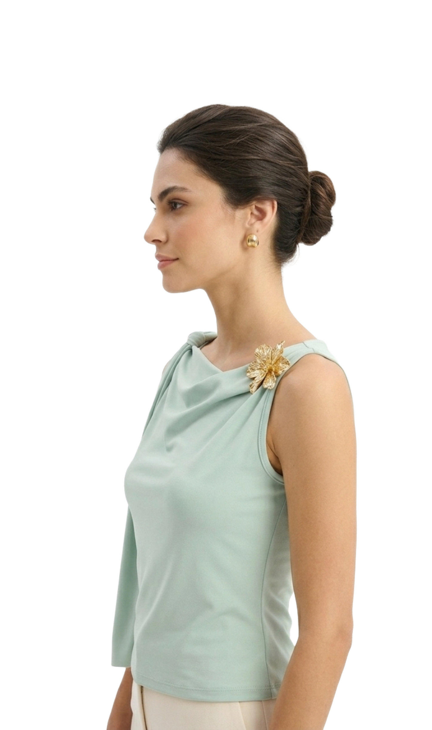 Blusa con amarre en hombro y detalle metálico