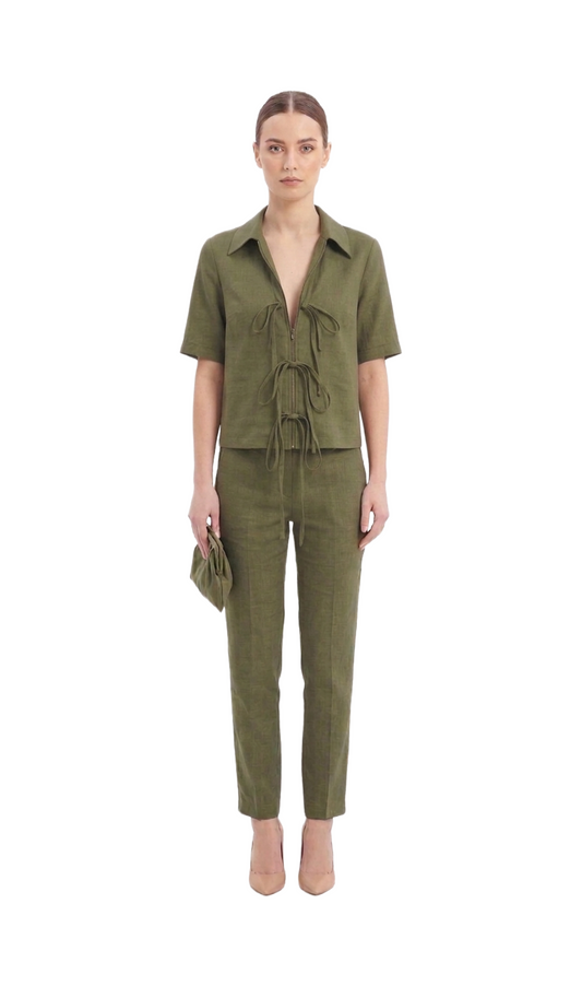 Conjunto verde de blusa con amarres al frente y pantalón