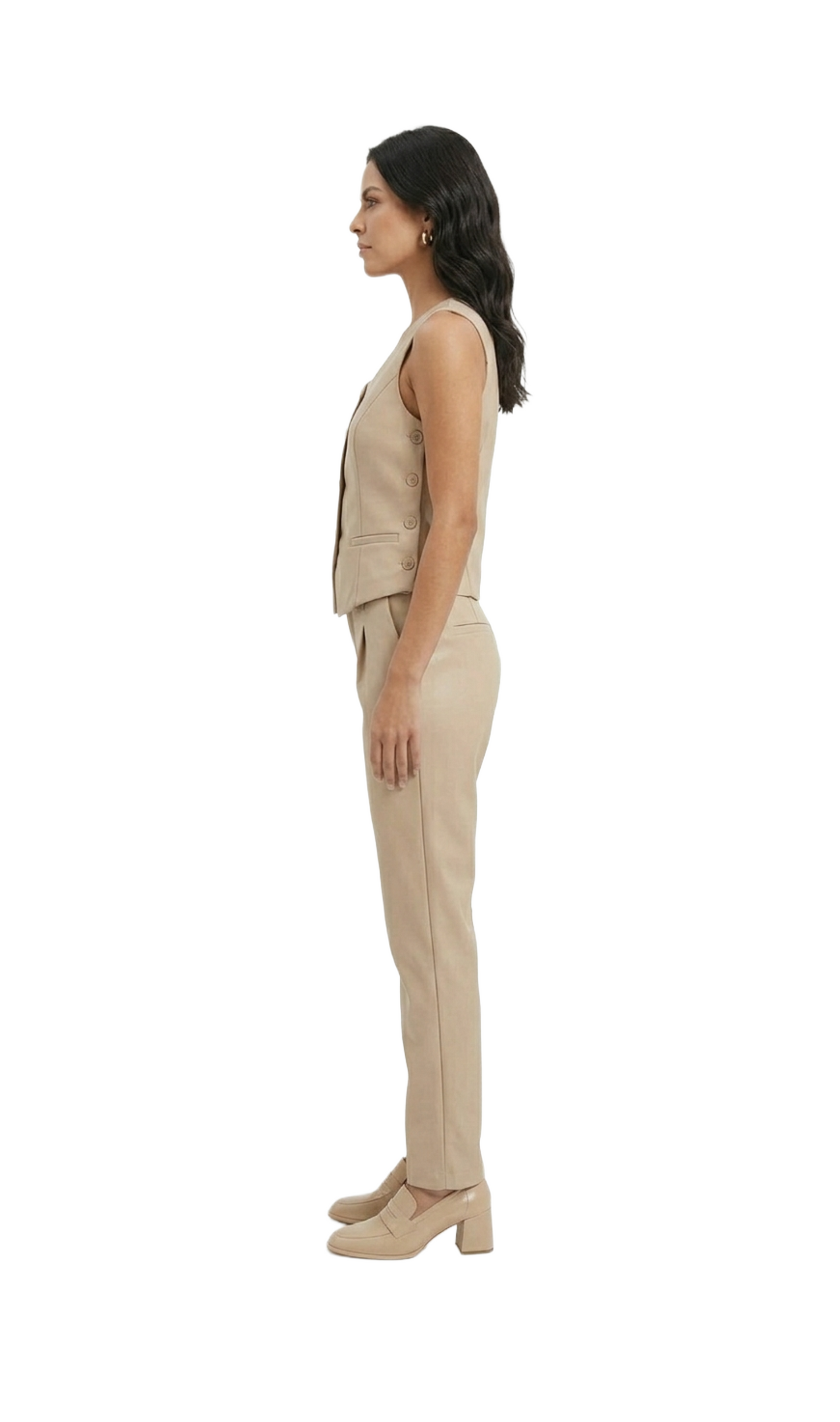 Conjunto beige de chaleco con cuello cuadrado y pantalón de vestir
