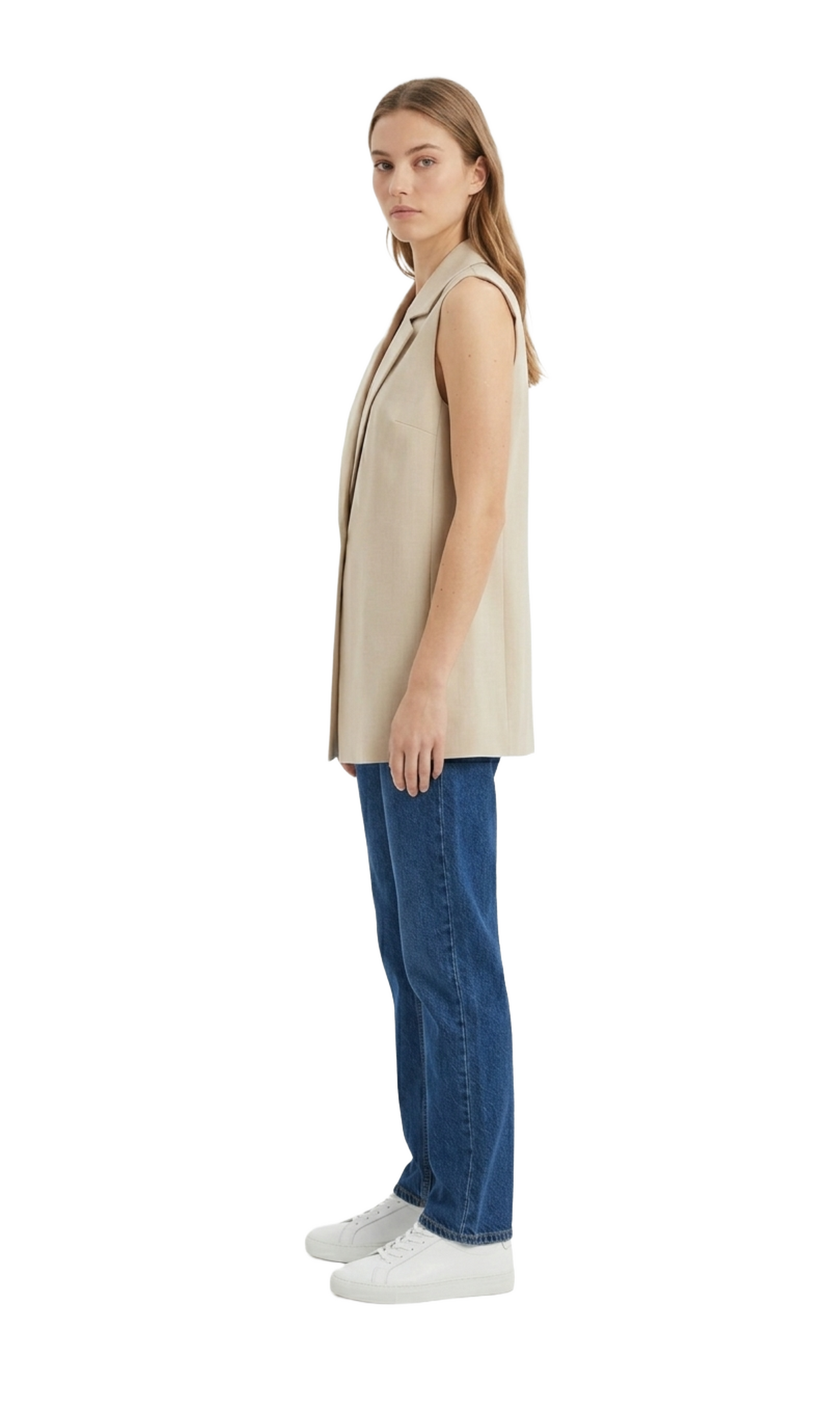 Chaleco beige con solapa con un boton