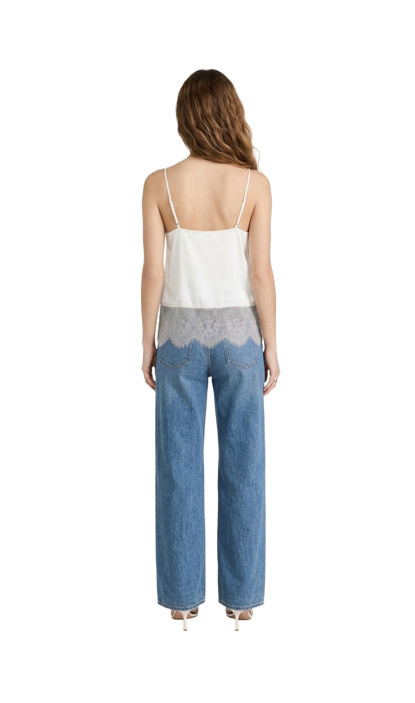 Blusa satinada blanca de tirantes delgados con detalle de encaje