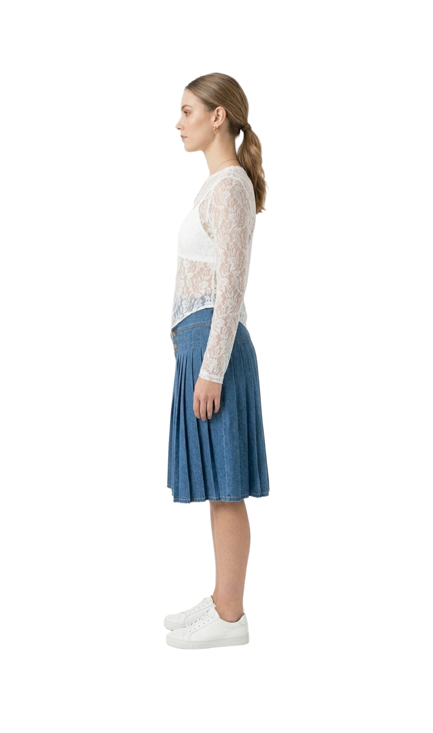 Blusa blanca de encaje transparente con corte desigual