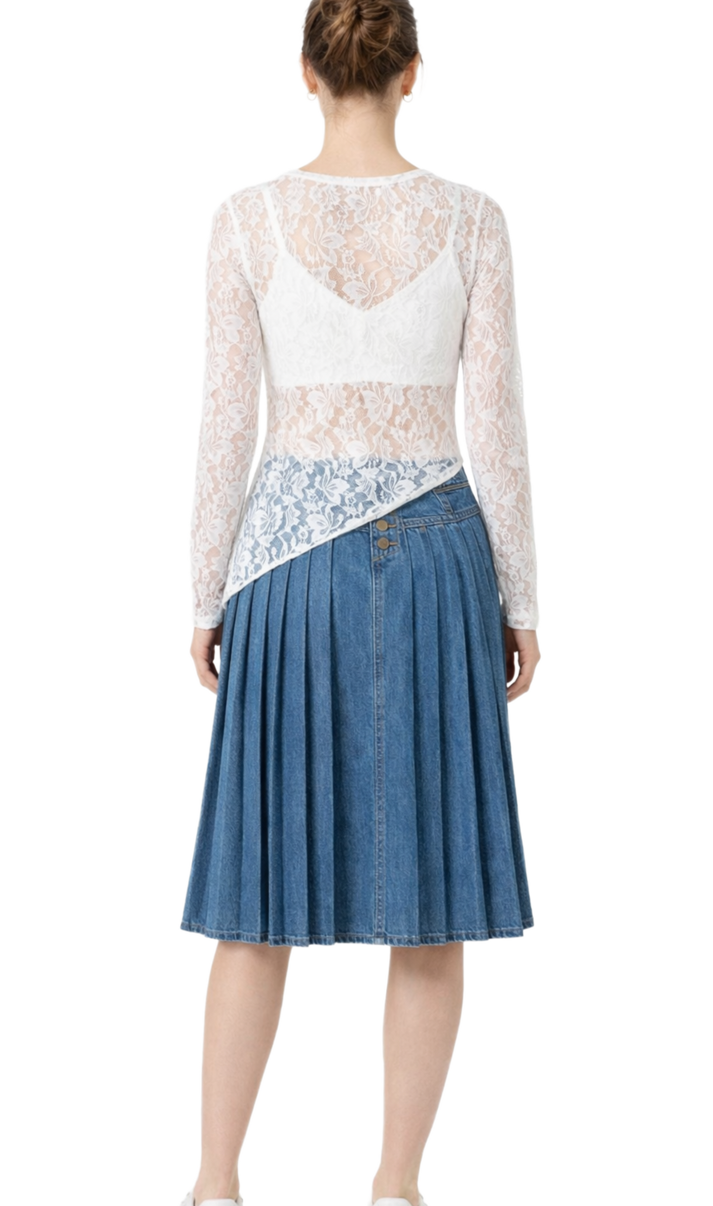 Blusa blanca de encaje transparente con corte desigual