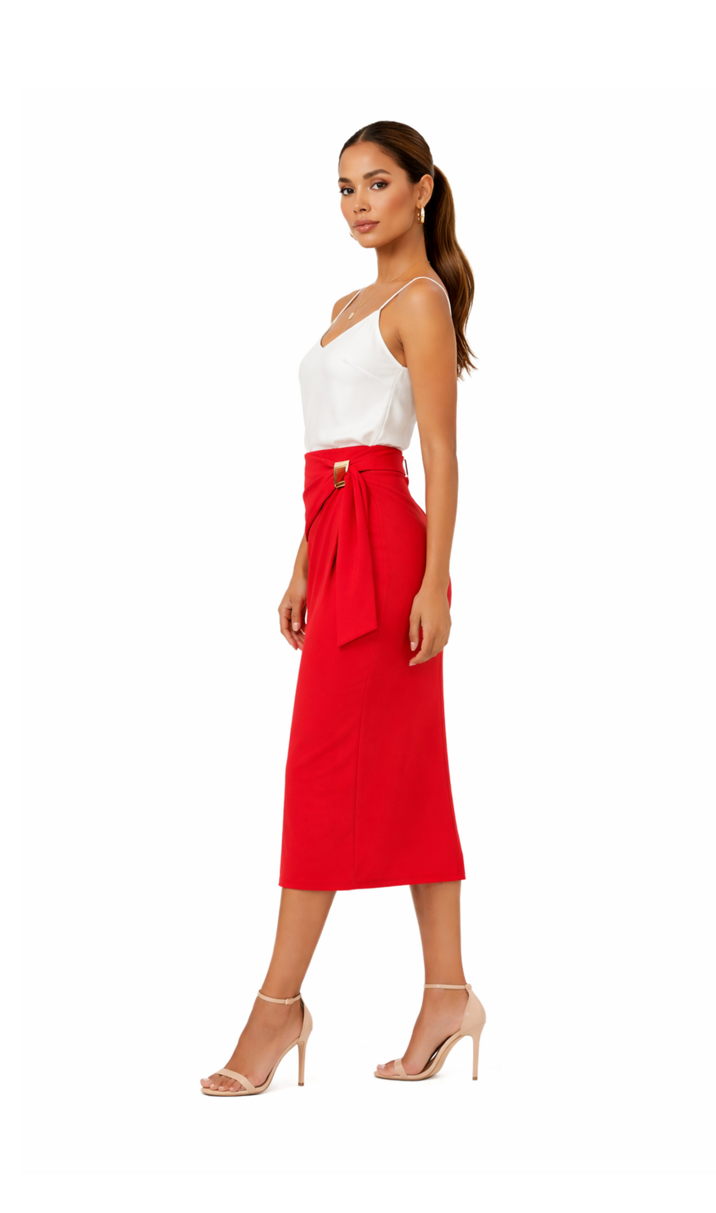 Falda roja tipo lápiz con detalle de cinto lateral