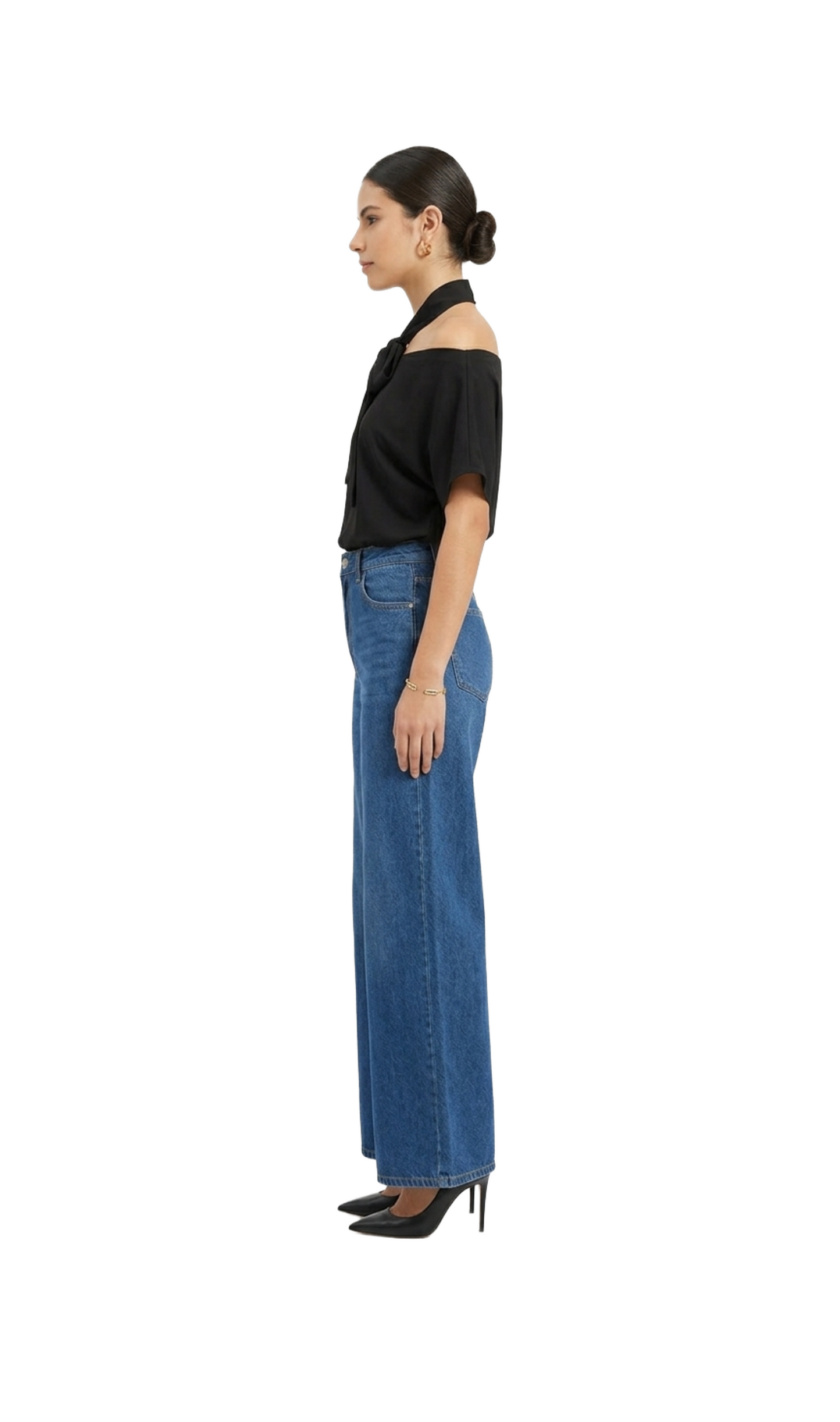 Blusa negra con amarre en cuello