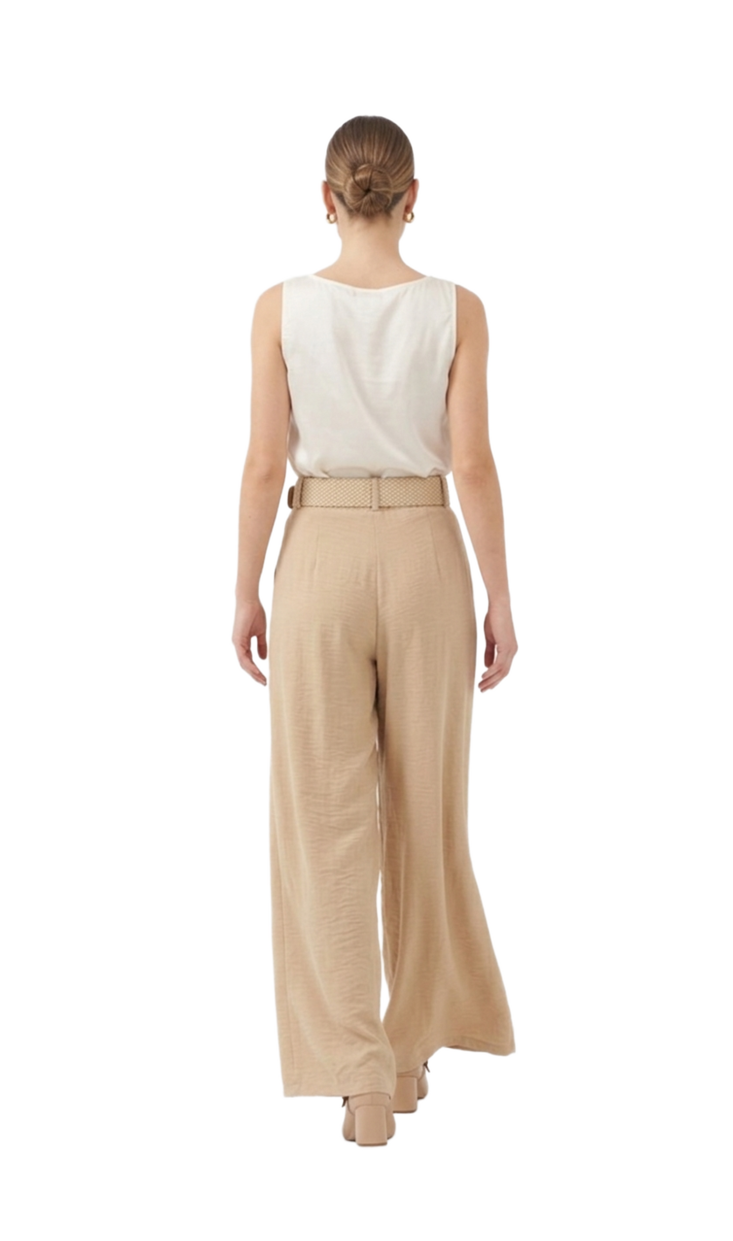 Palazo beige con pinzas al frente con cinturón trenzado