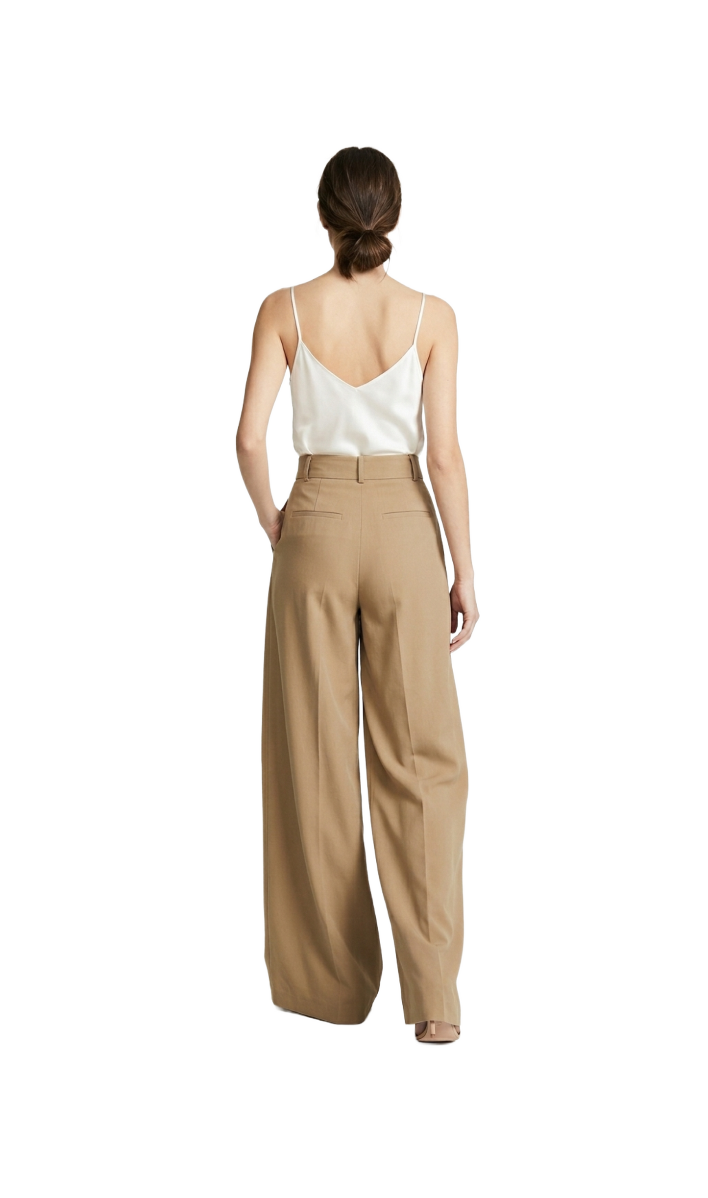 Pantalón beige con pinzas acampanado