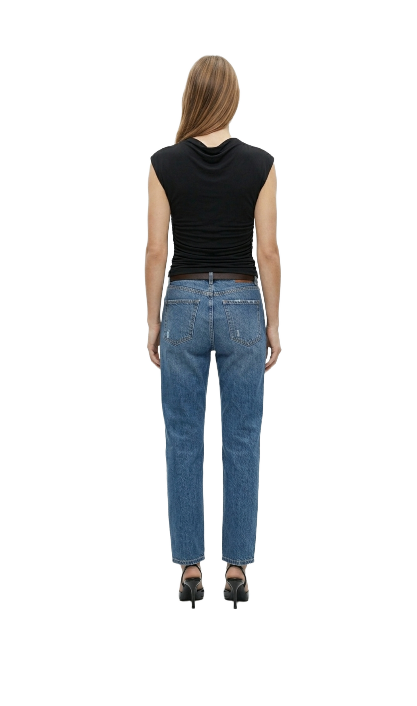 Blusa negra plisada al cuerpo