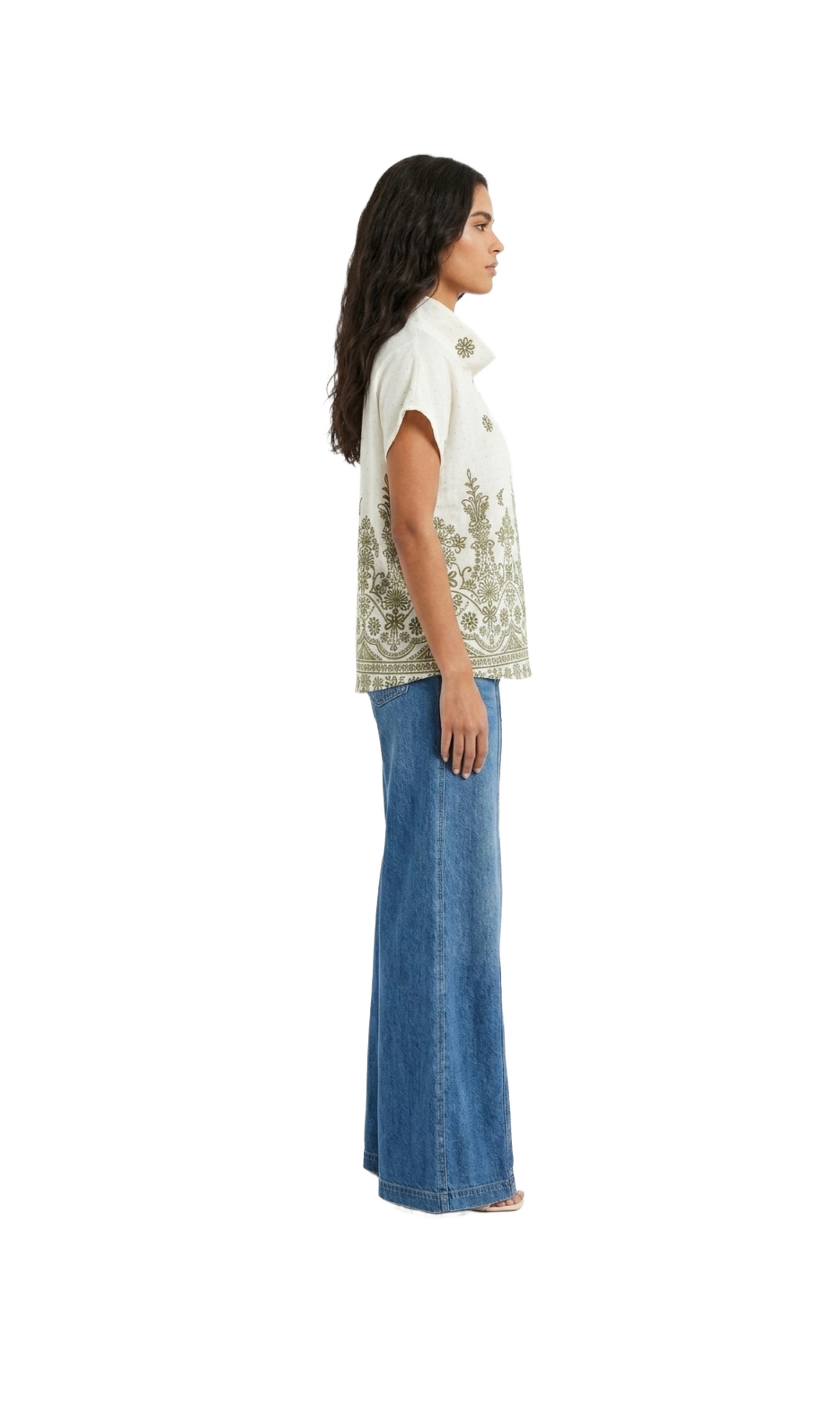 Blusa beige con brillos y estampado barroco