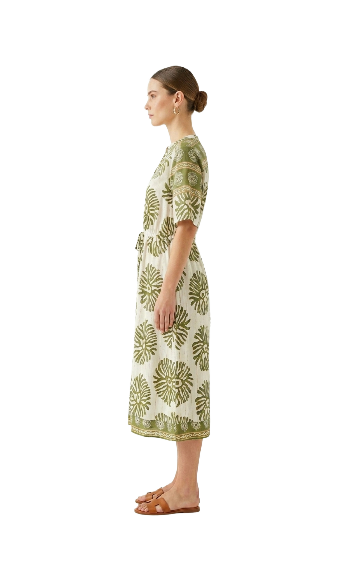 Vestido beige con detalles verdes estampados