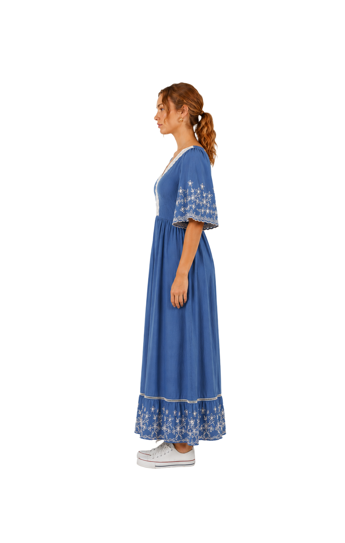Vestido azul con bordado decorativo estilo indue
