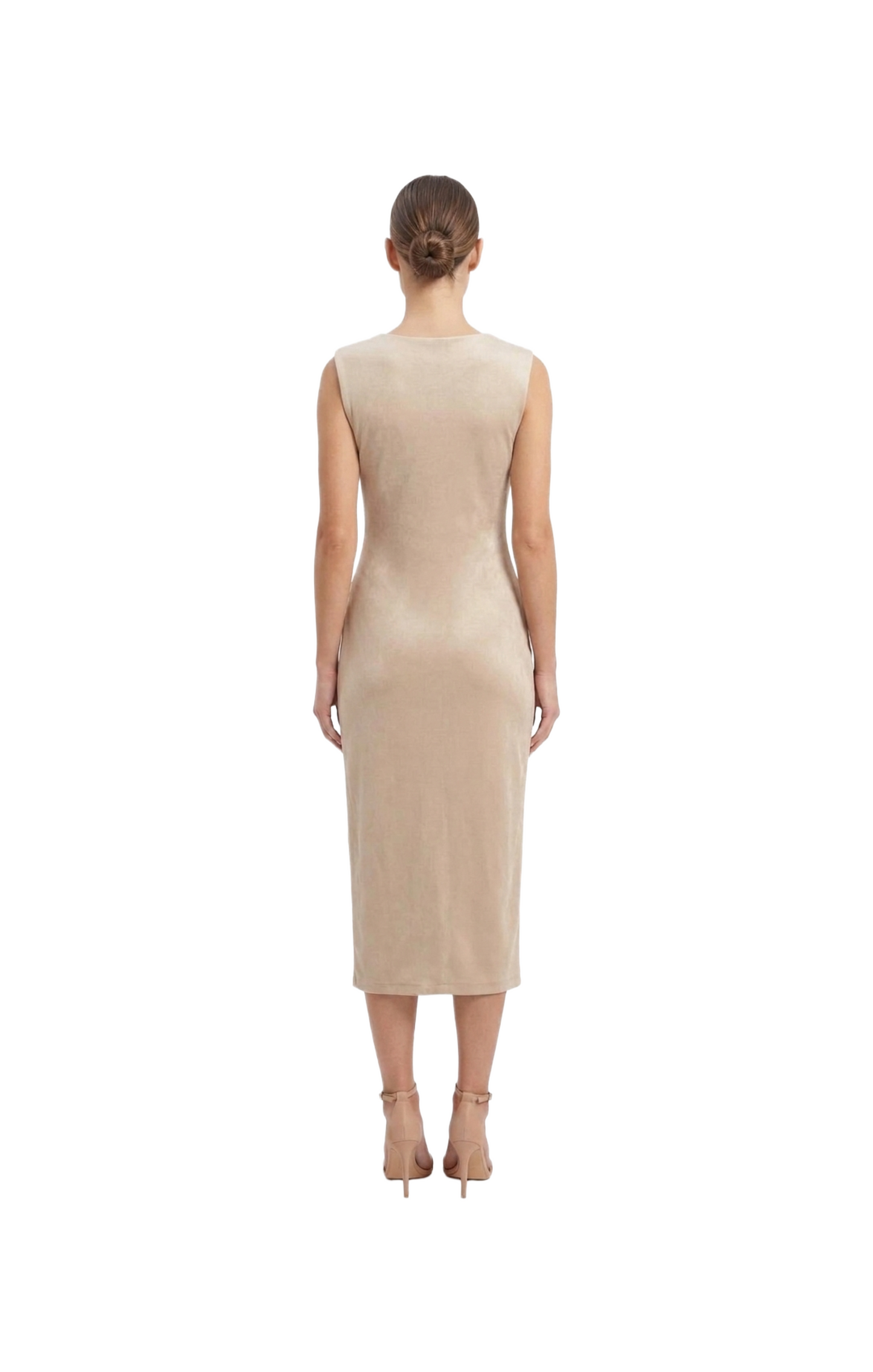 Vestido beige con escote profundo en V entallado largo