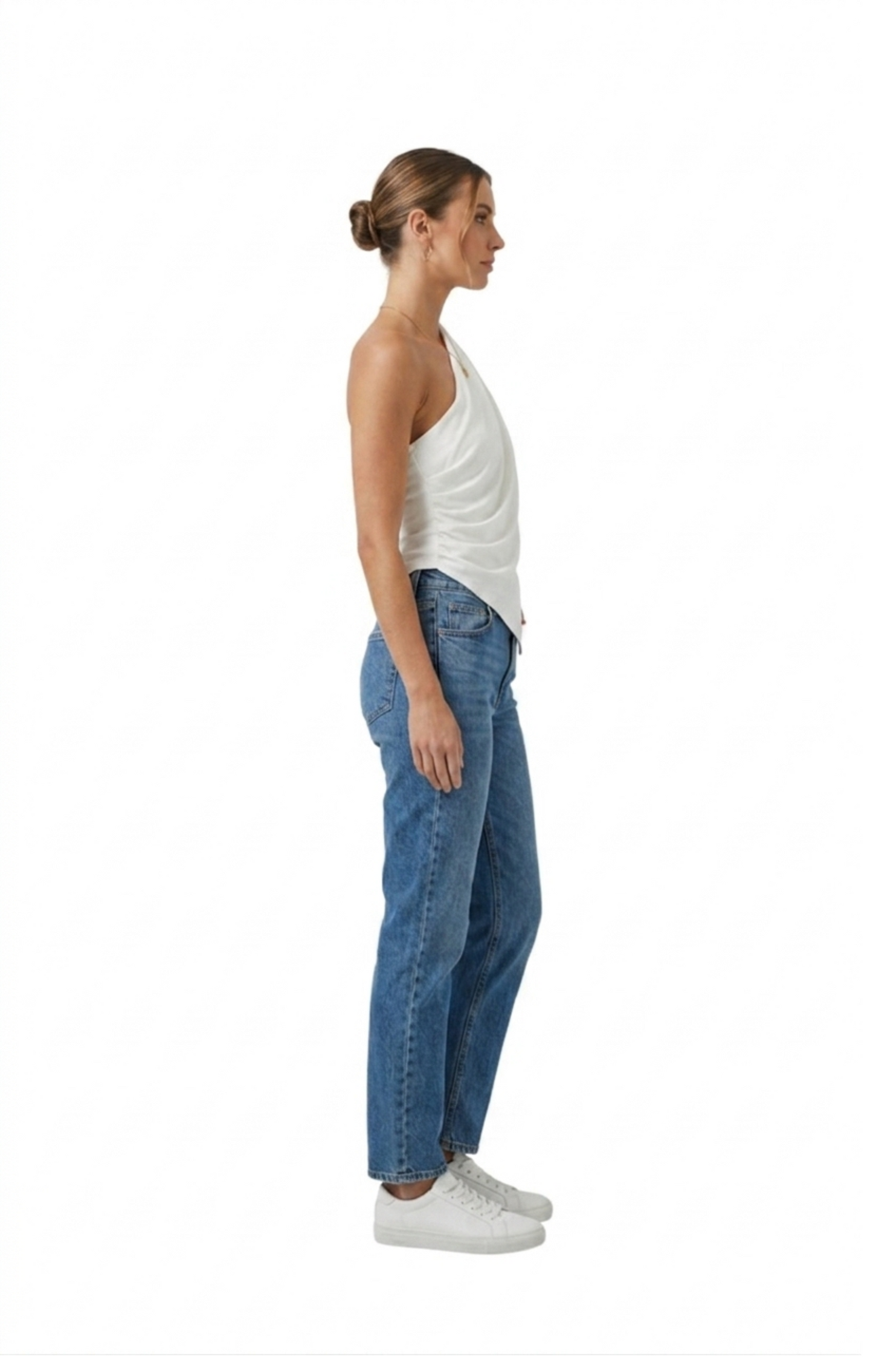 Blusa blanca de un tirante con plisado lateral corte asimetrico