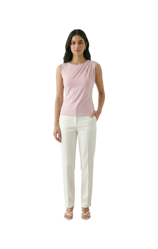 Blusa rosa con cuello redondo y hombro plisado