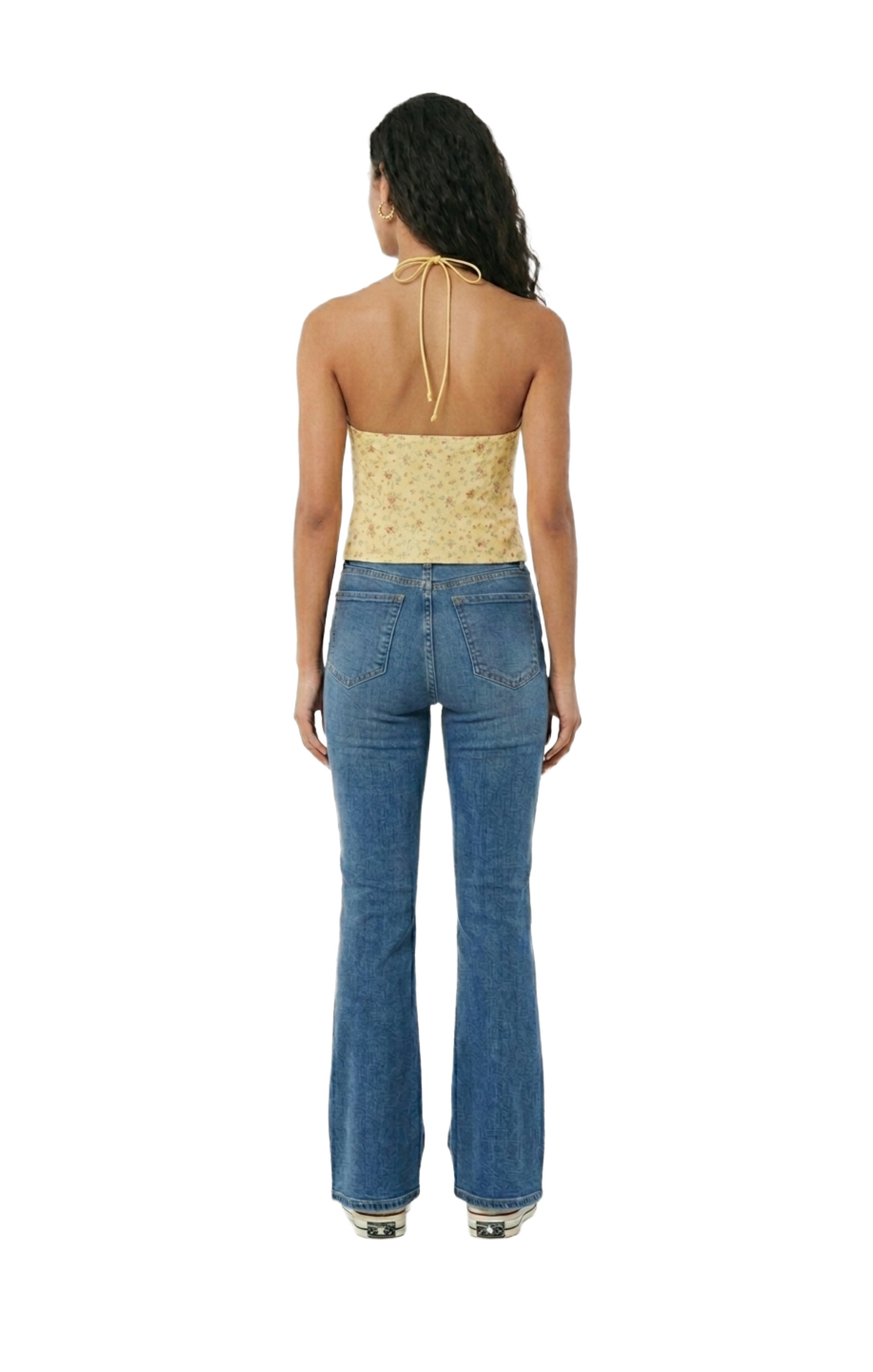 Top estilo halter amarillo con estampado de flores