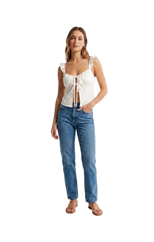 Blusa beige perforada con amarre al centro