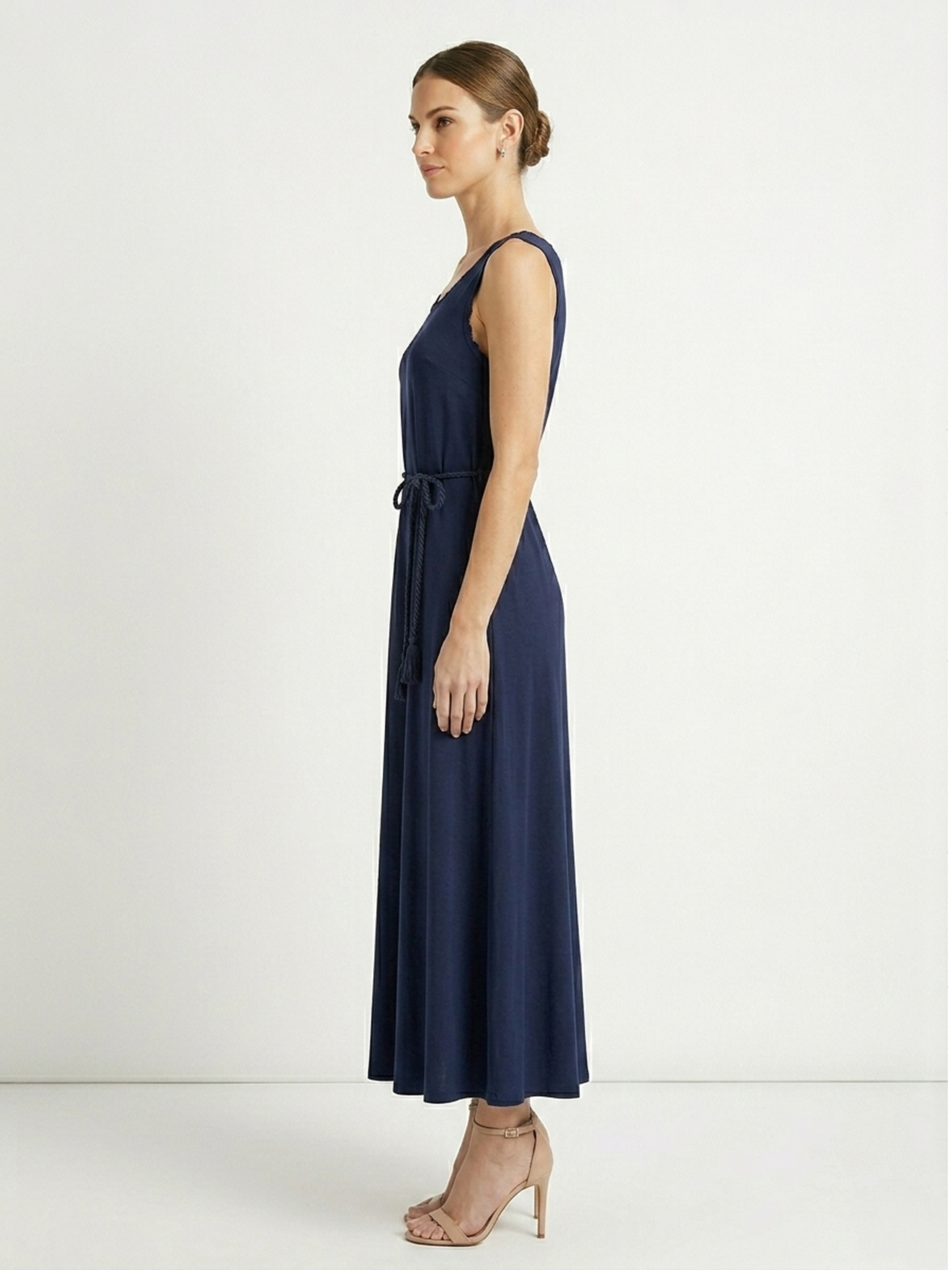 Vestido azul cuello redondo largo con cinto de tela ajustable