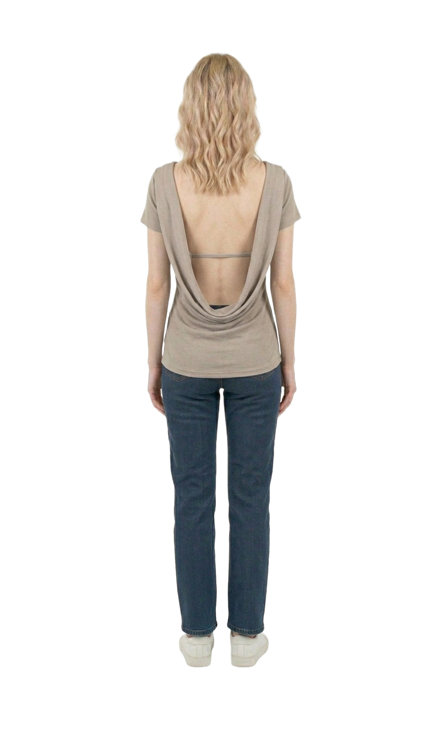 Blusa beige con detalle de espalda descubierta
