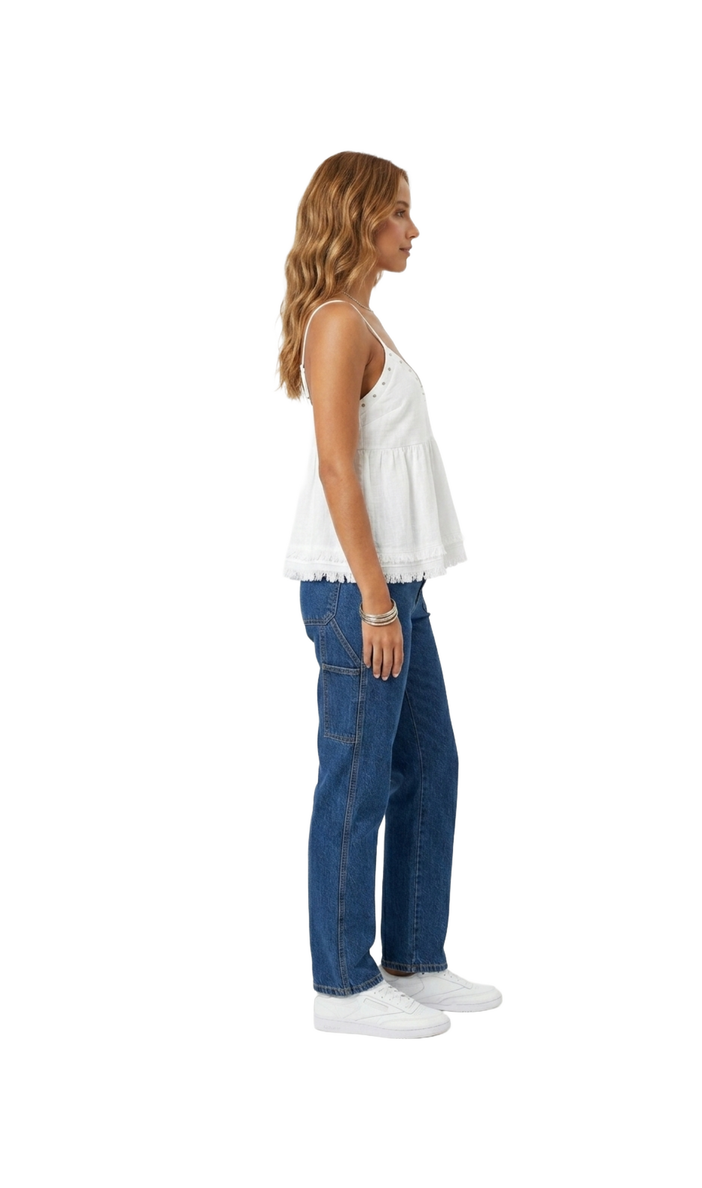 Blusa blanca de tirantes con estoperoles decorativos