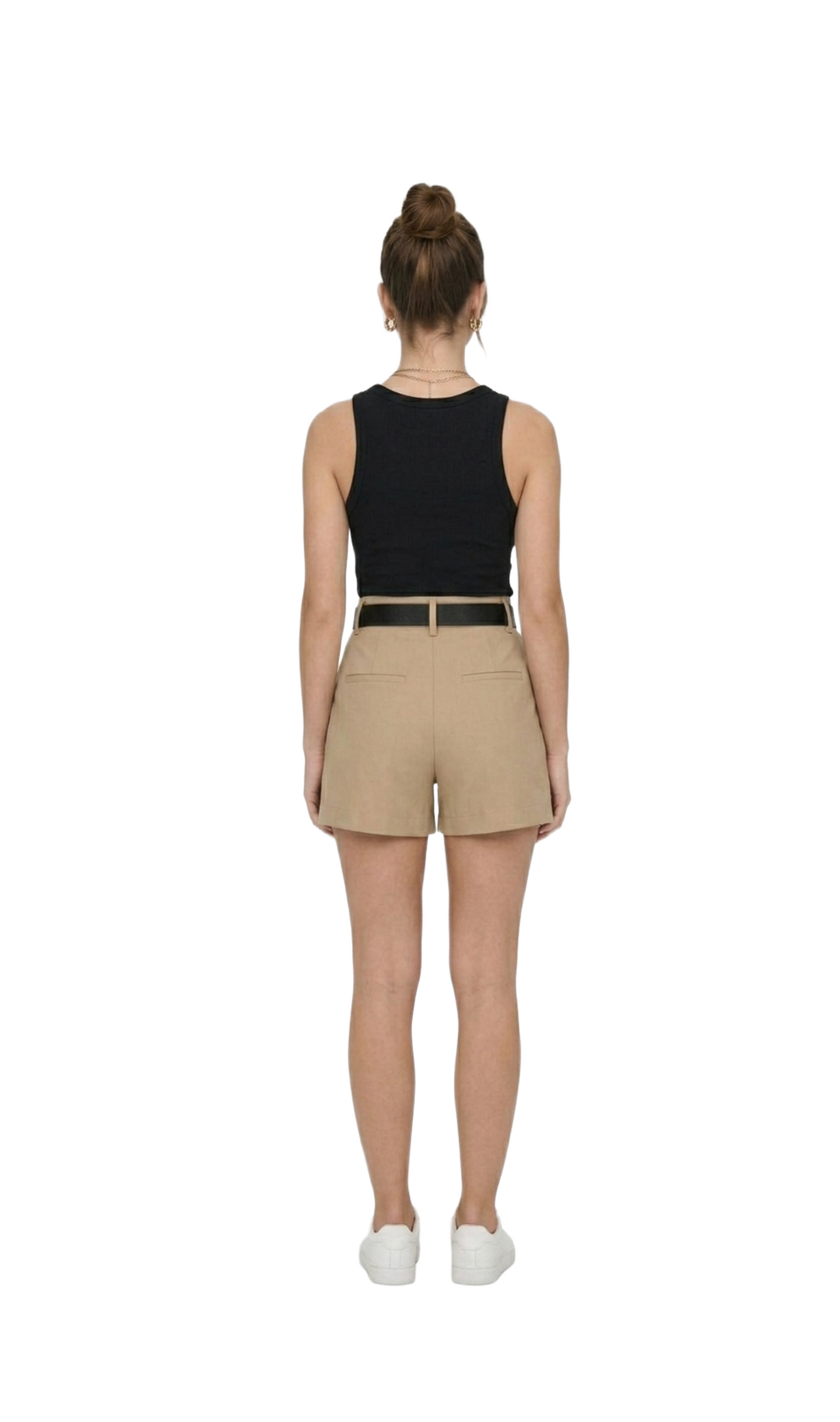 Short beige campirano con cinturon negro