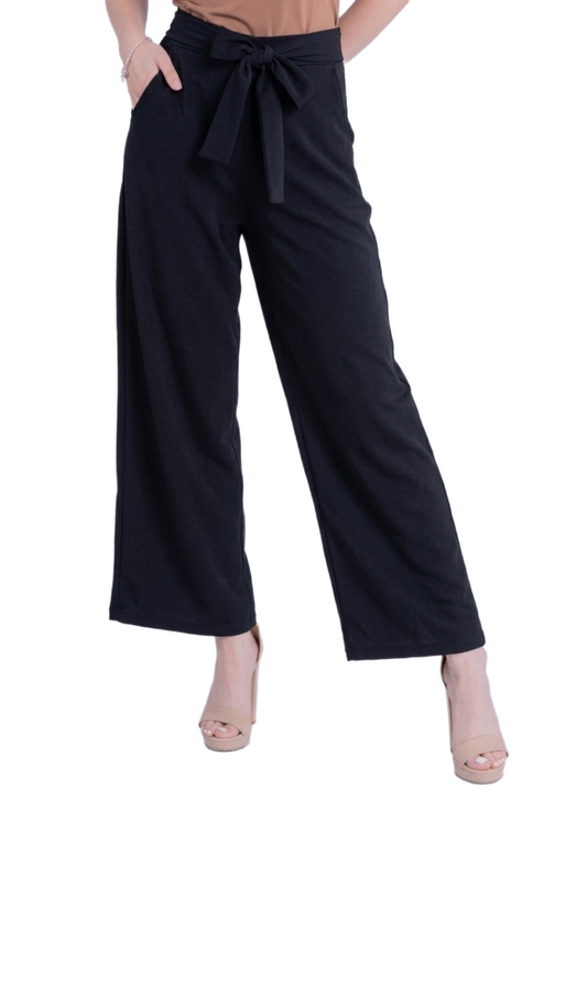 Pantalón con amarre en forma de cinturón