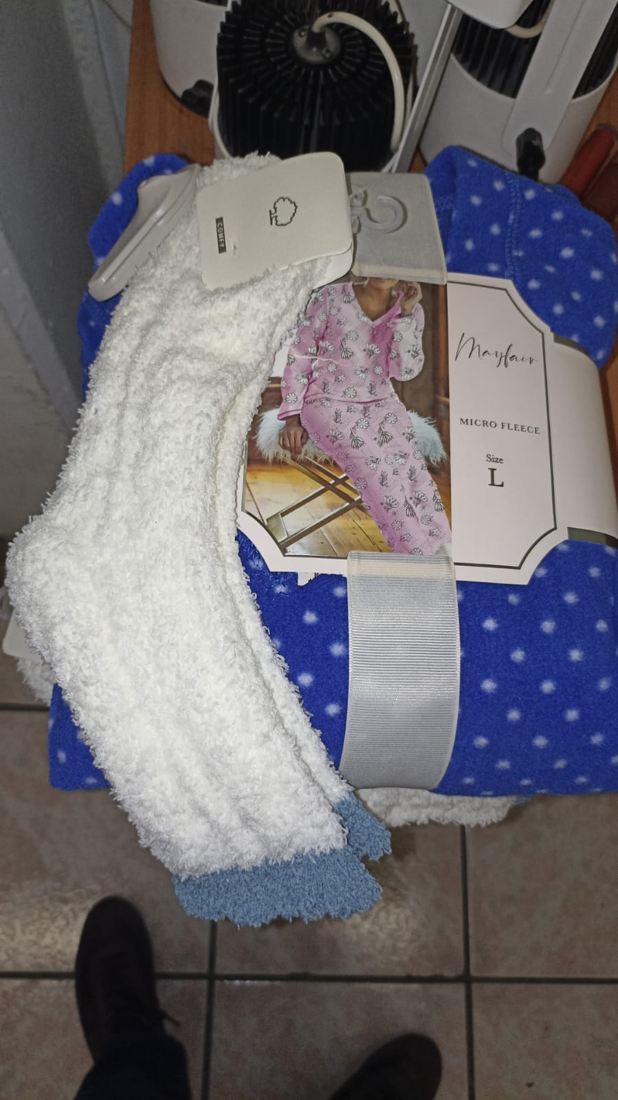 Conjunto de 3 piezas: Pantalón, blusa y calcetines