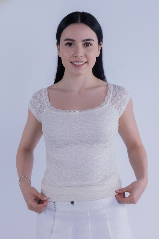 Blusa beige de encaje semi transparente