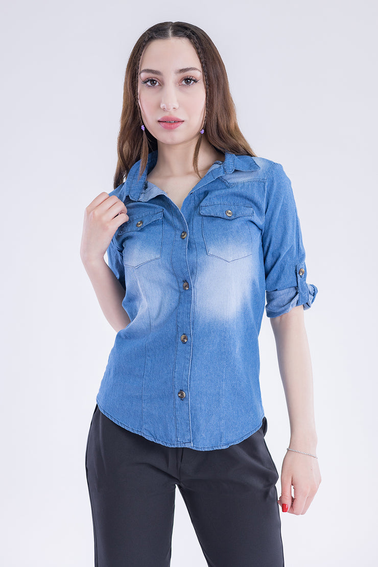 Camisa tipo mezclilla con efecto deslavado